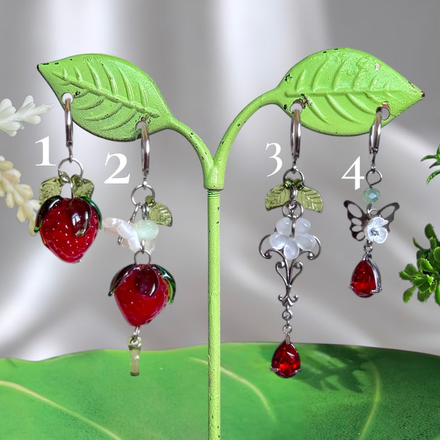 Golden or Silver Stainless Steel Strawberry Earrings (1pcs)