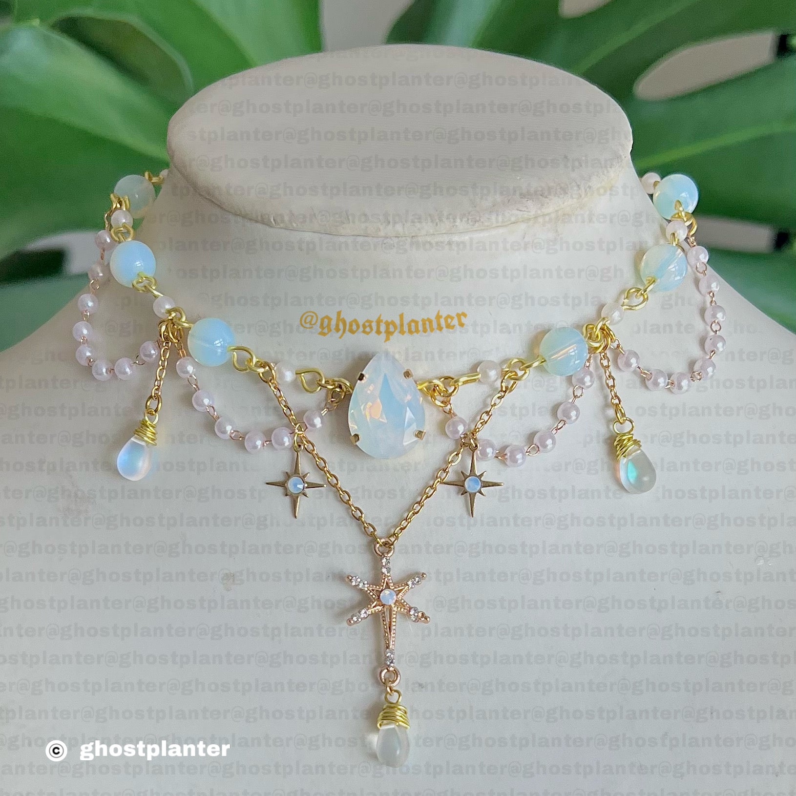 Golden Alloy Opalit Star Necklace