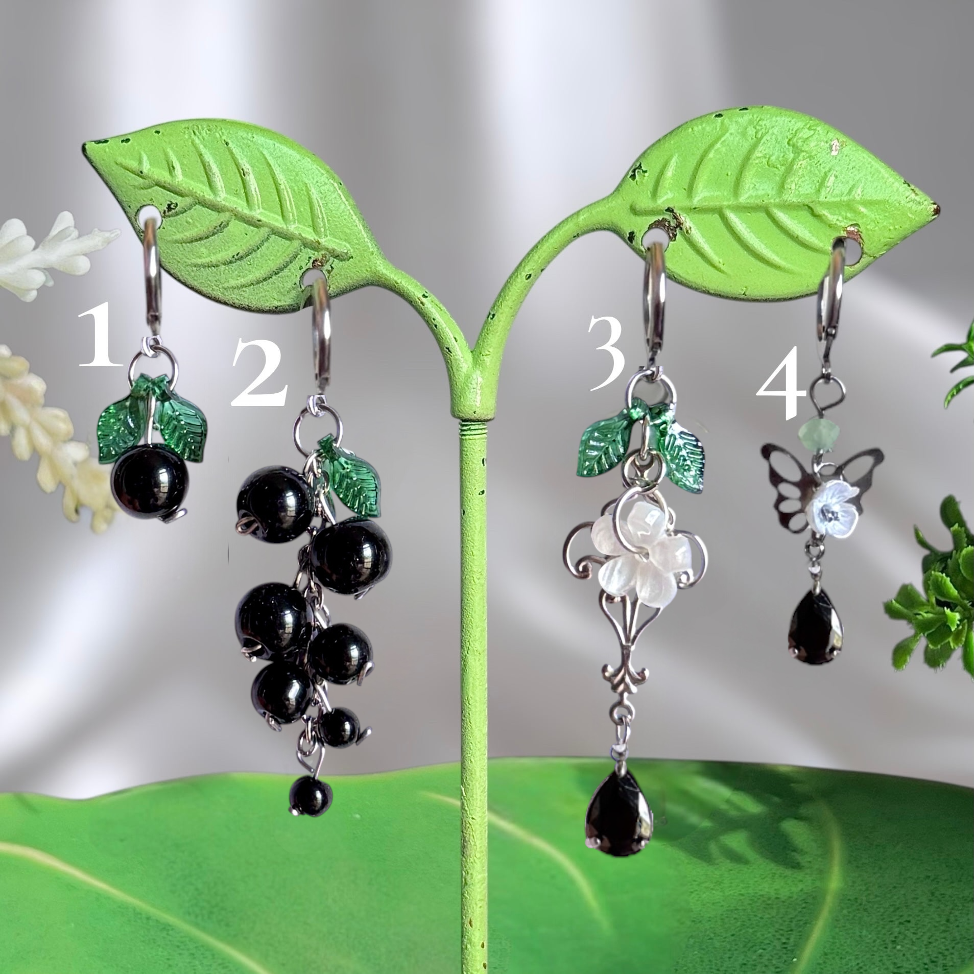 Golden or Silver Stainless Steel Black Currant Earrings (1pcs)
