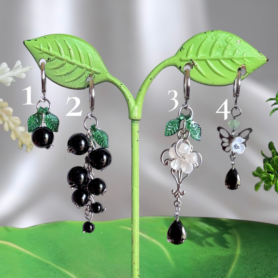 Golden or Silver Stainless Steel Black Currant Earrings (1pcs)