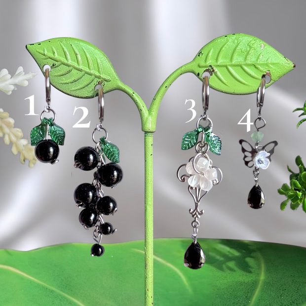 Golden or Silver Stainless Steel Black Currant Earrings (1pcs)