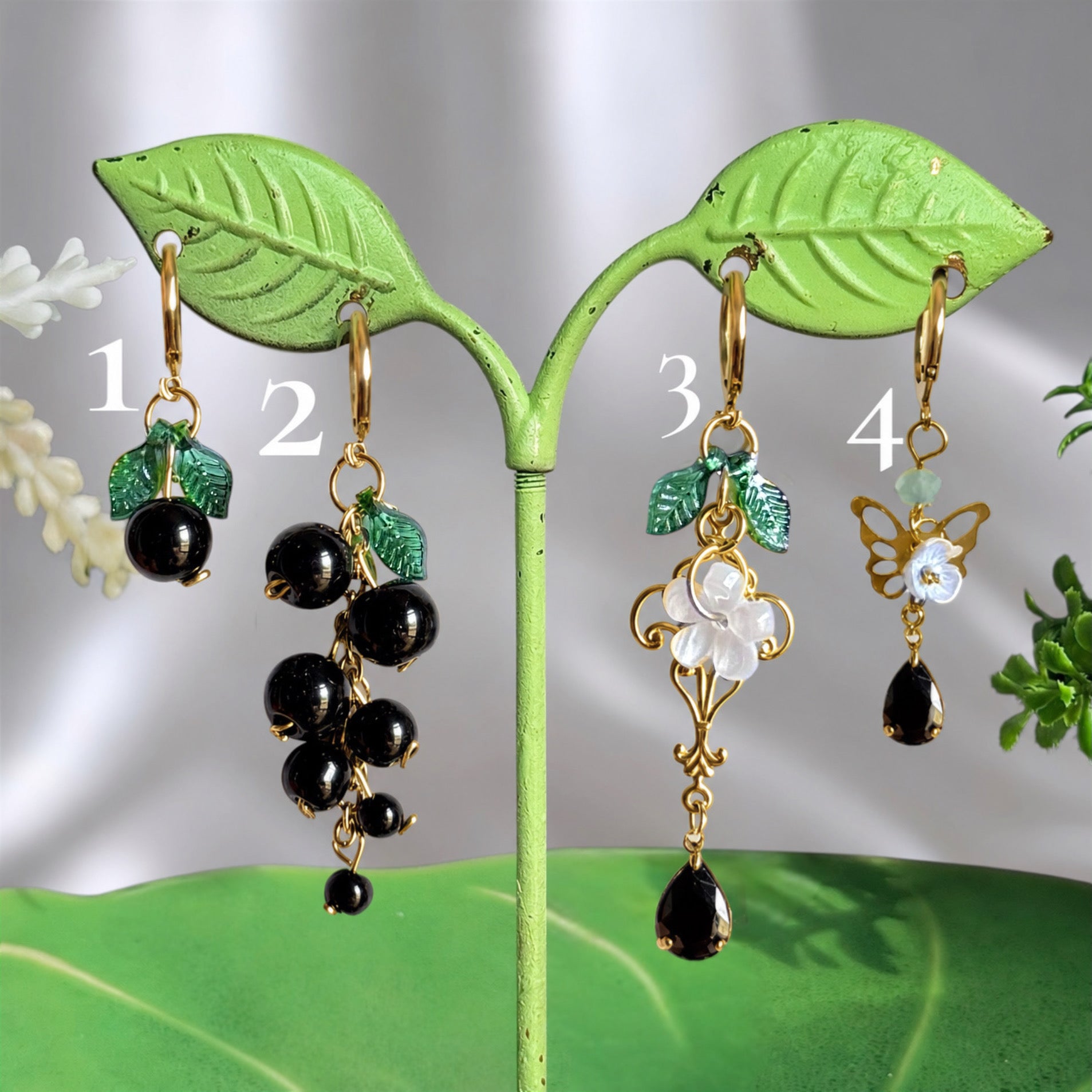 Golden or Silver Stainless Steel Black Currant Earrings (1pcs)
