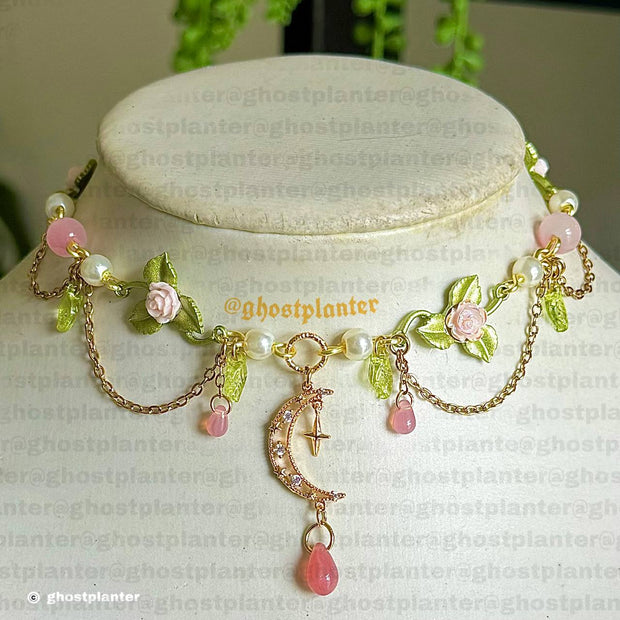 Golden Alloy Flora Necklace